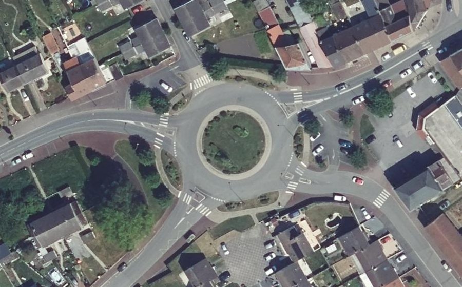 Vue aérienne du Rond-point anonyme n°1097543220