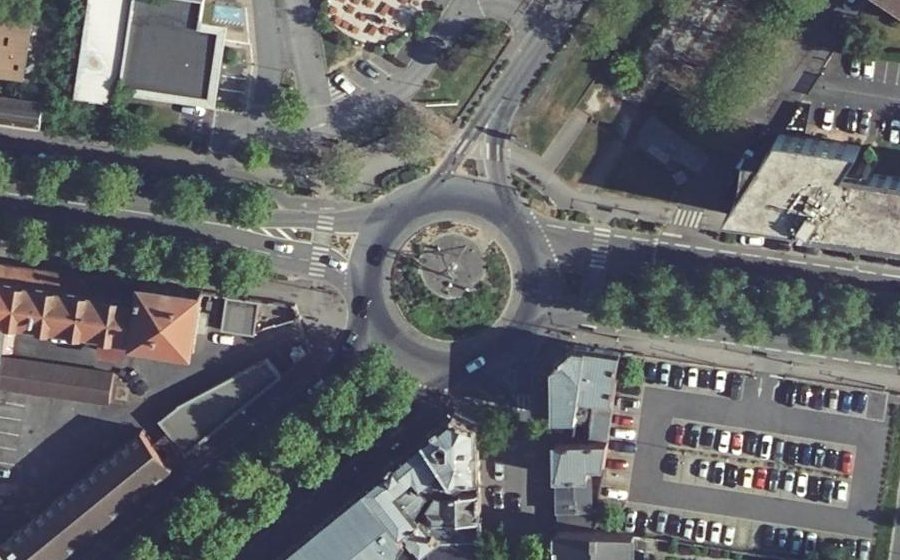Vue aérienne du Rond-point anonyme n°1097664806