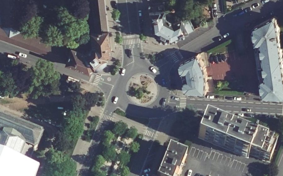 Vue aérienne du Rond-point anonyme n°1097686839