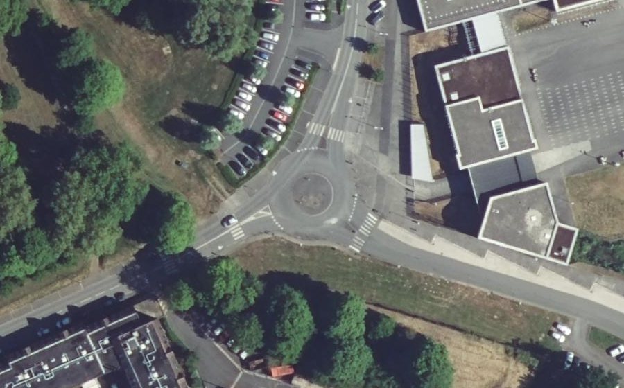 Vue aérienne du Rond-point anonyme n°1097963786