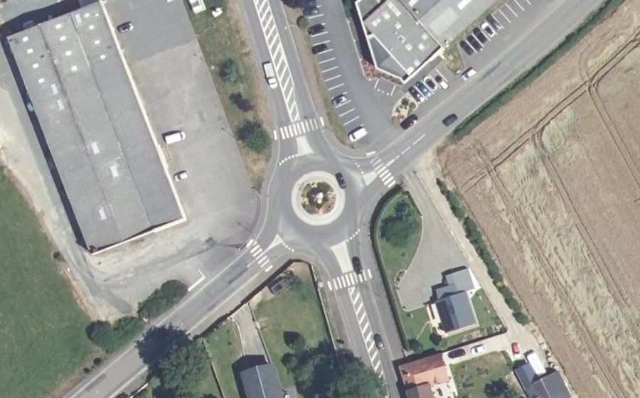 Vue aérienne du Rond-point anonyme n°1098207646