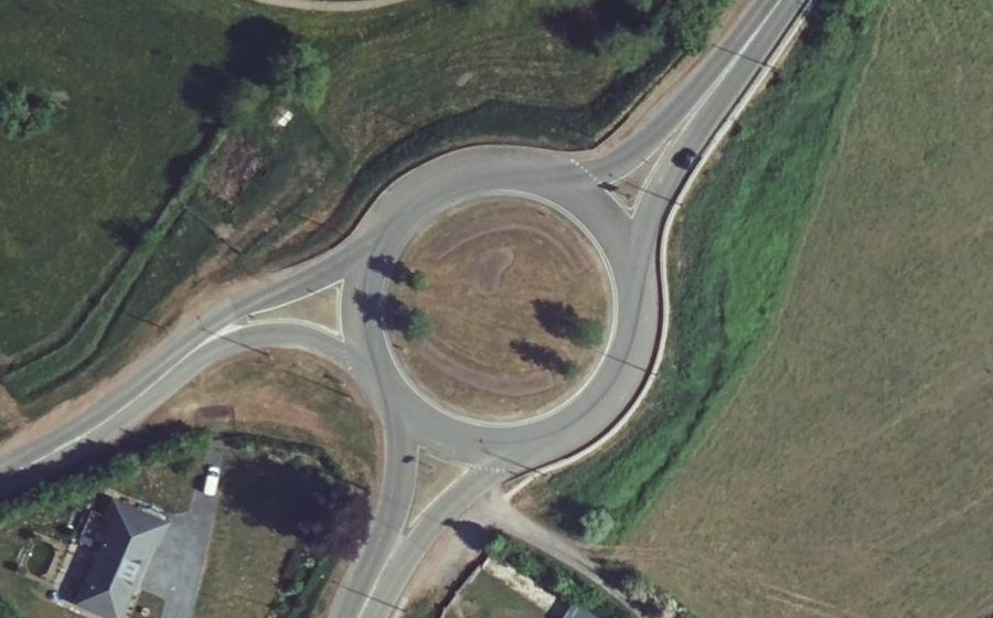 Vue aérienne du Rond-point anonyme n°1098280195