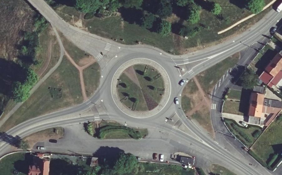 Vue aérienne du Rond-point anonyme n°1098283224