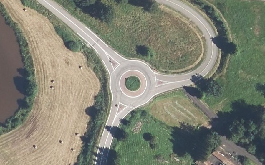 Vue aérienne du Rond-point anonyme n°10996776