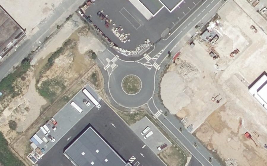 Vue aérienne du Rond-point anonyme n°1099681155