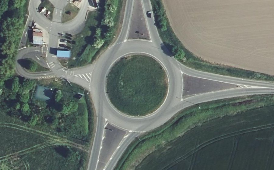 Vue aérienne du Rond-point anonyme n°1099686793