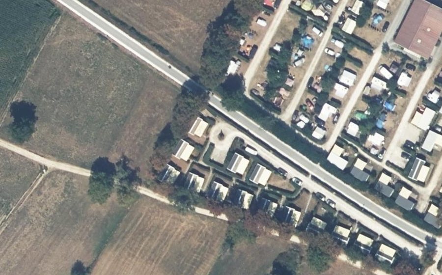 Vue aérienne du Rond-point anonyme n°1099728441