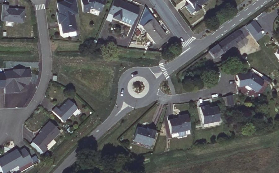 Vue aérienne du Rond-point anonyme n°1100570914