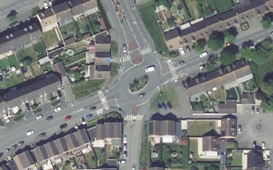 Vue aérienne du Rond-point anonyme n°1100720472