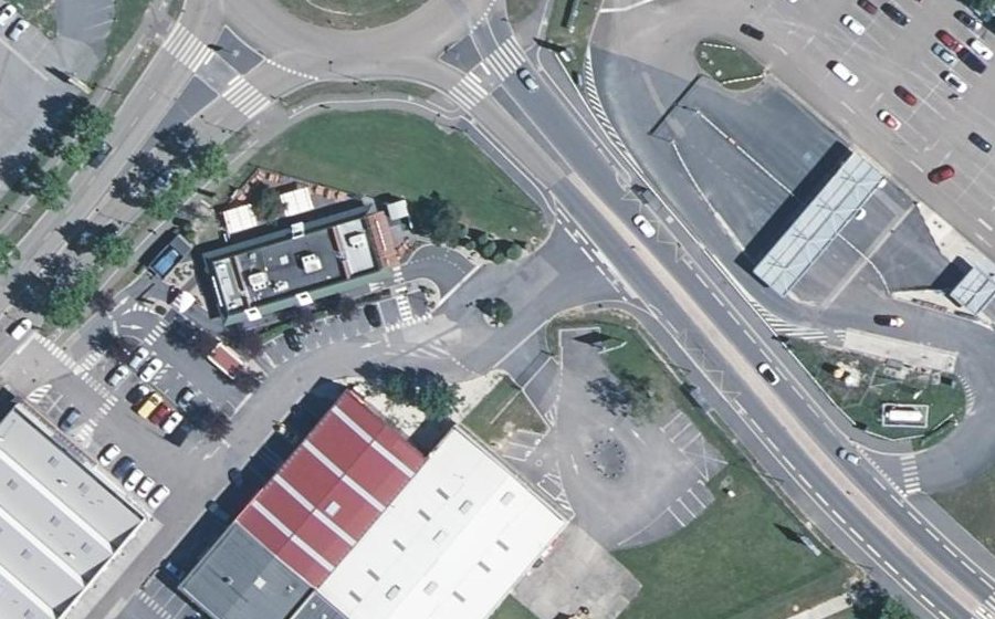 Vue aérienne du Rond-point anonyme n°1101327090
