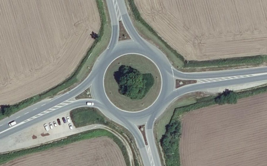 Vue aérienne du Rond-point anonyme n°110133204