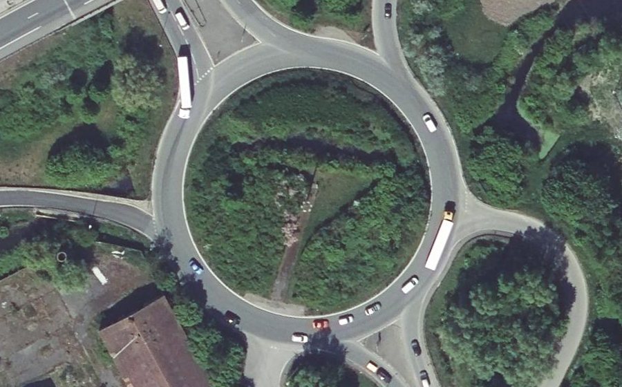 Vue aérienne du Rond-point anonyme n°1101584390