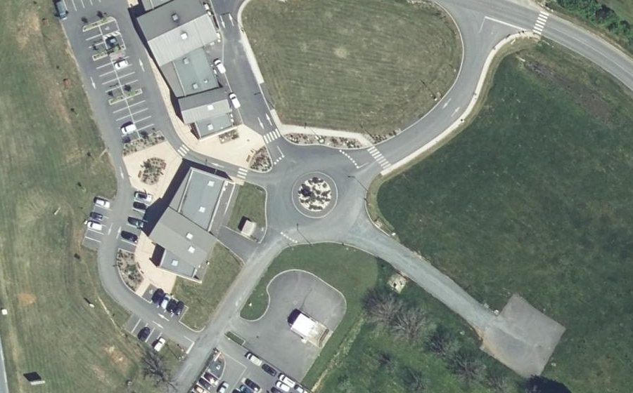 Vue aérienne du Rond-point anonyme n°1101636093