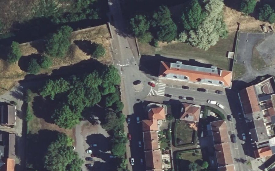 Vue aérienne du Rond-point anonyme n°1102315688