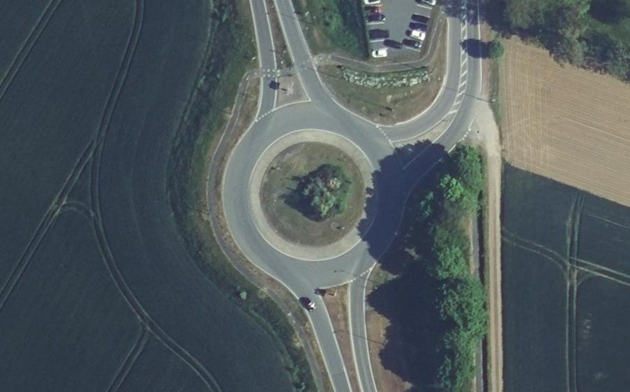 Vue aérienne du Rond-point anonyme n°1102331947