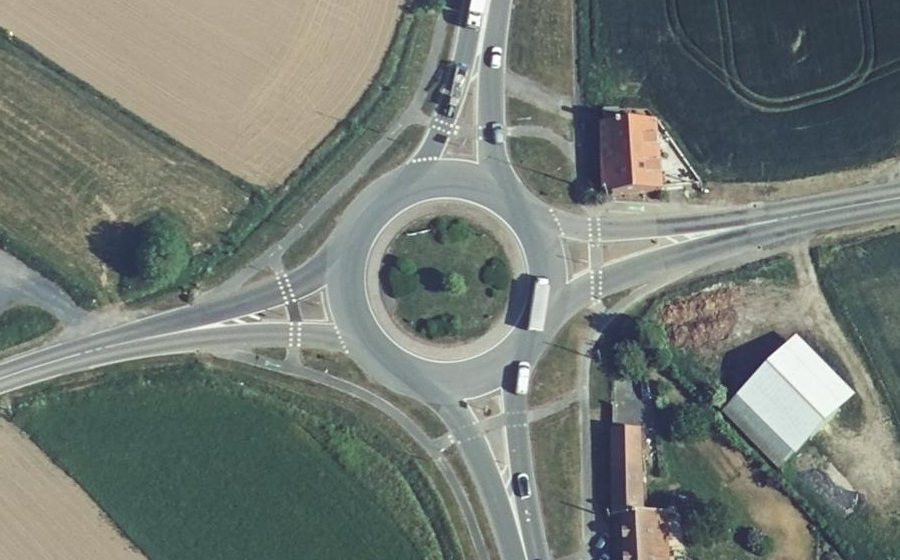 Vue aérienne du Rond-point anonyme n°1102355456