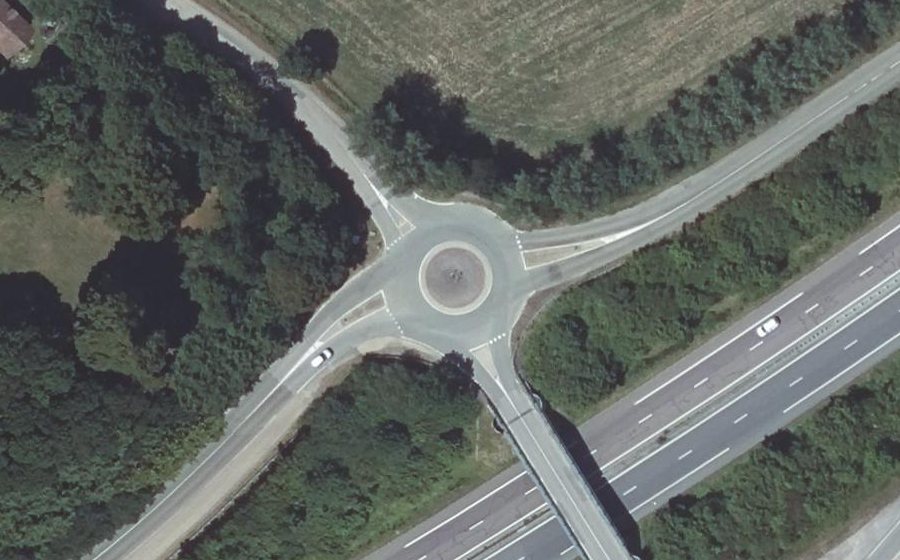 Vue aérienne du Rond-point anonyme n°110253982