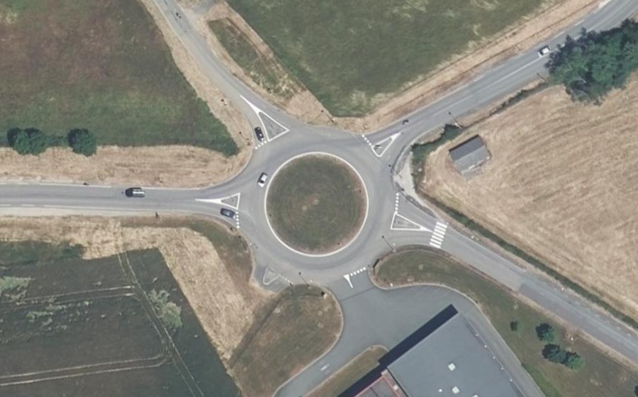Vue aérienne du Rond-point anonyme n°110257203