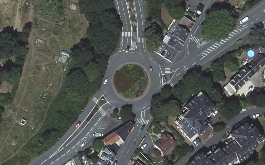 Vue aérienne du Rond-point anonyme n°110261200