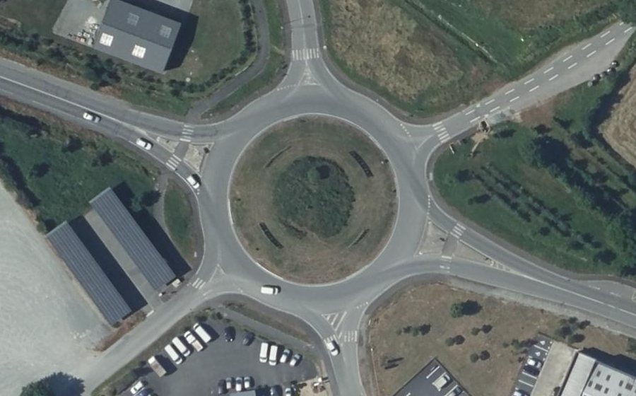 Vue aérienne du Rond-point anonyme n°110268062