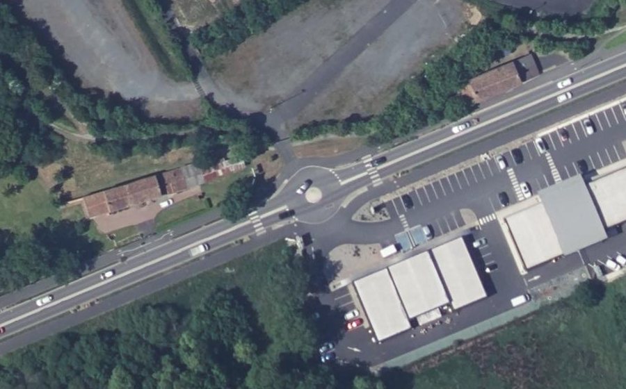 Vue aérienne du Rond-point anonyme n°1103148414