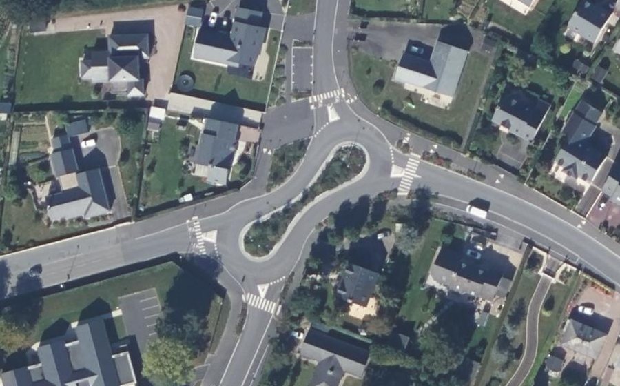 Vue aérienne du Rond-point anonyme n°1103198635