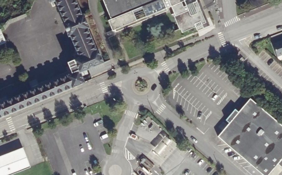 Vue aérienne du Rond-point anonyme n°110382738
