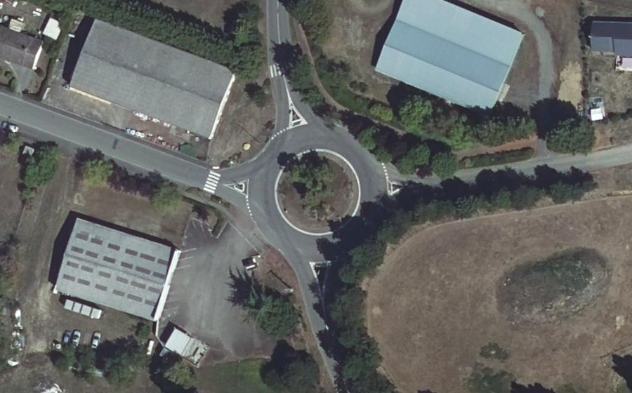 Vue aérienne du Rond-point anonyme n°110398396