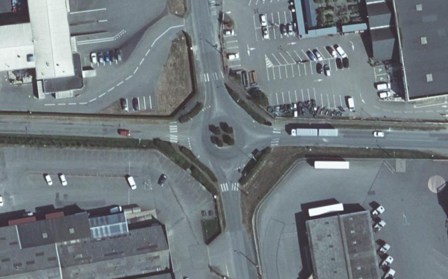 Vue aérienne du Rond-point anonyme n°110399187