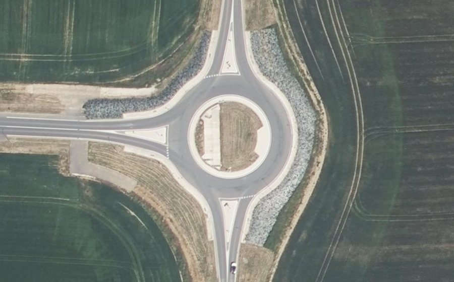 Vue aérienne du Rond-point anonyme n°1104446679