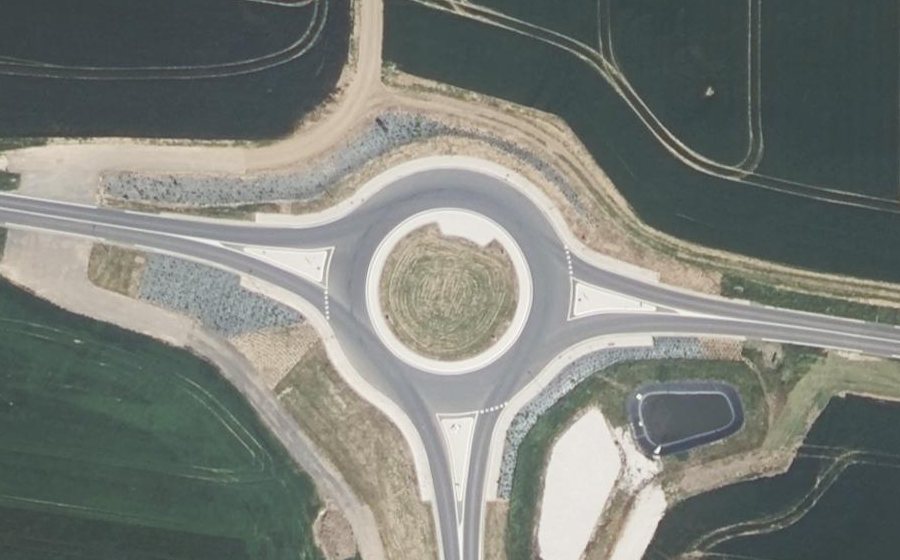 Vue aérienne du Rond-point anonyme n°1104446687