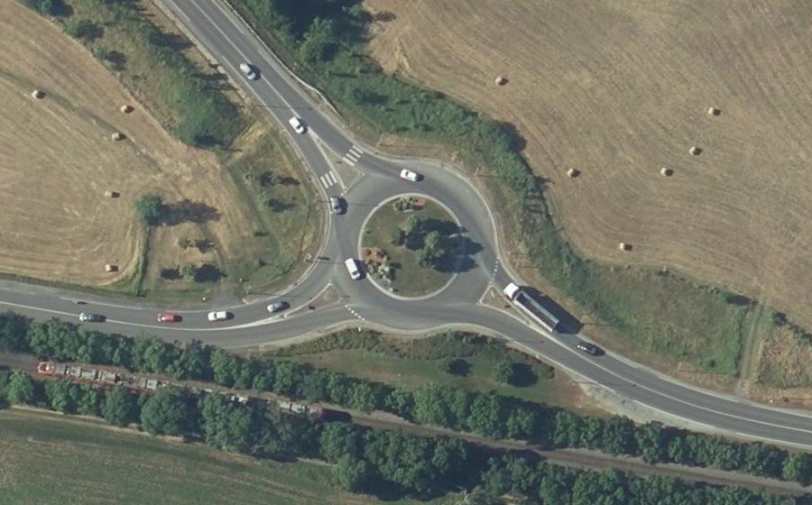 Vue aérienne du Rond-point anonyme n°110449713