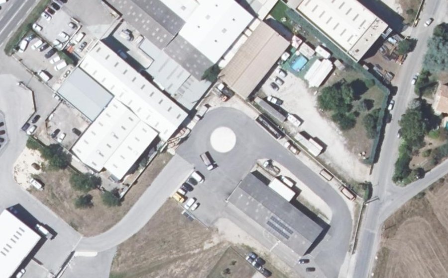 Vue aérienne du Rond-point anonyme n°1104647262