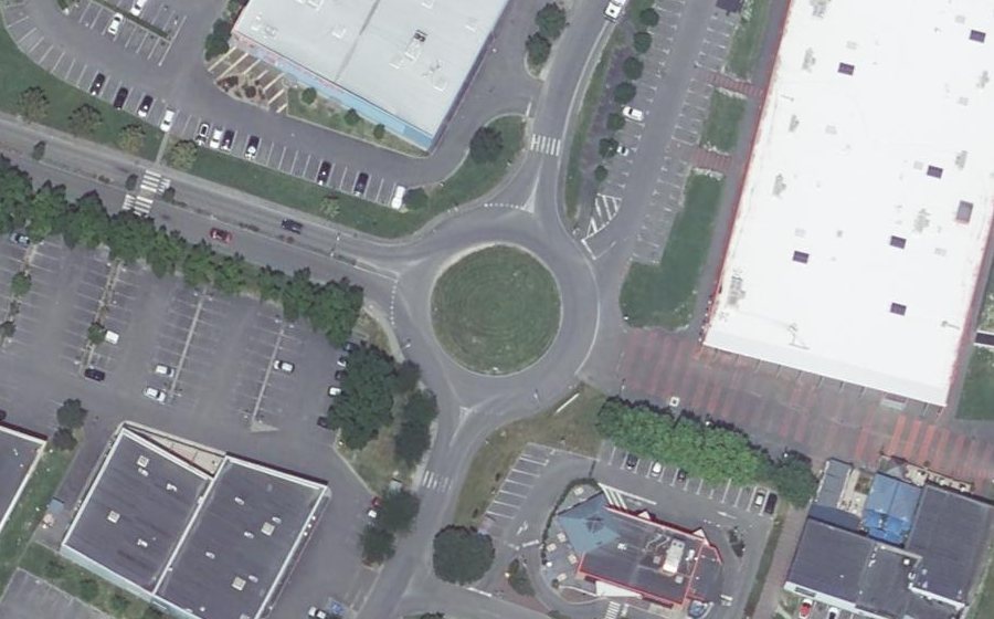 Vue aérienne du Rond-point anonyme n°110466022