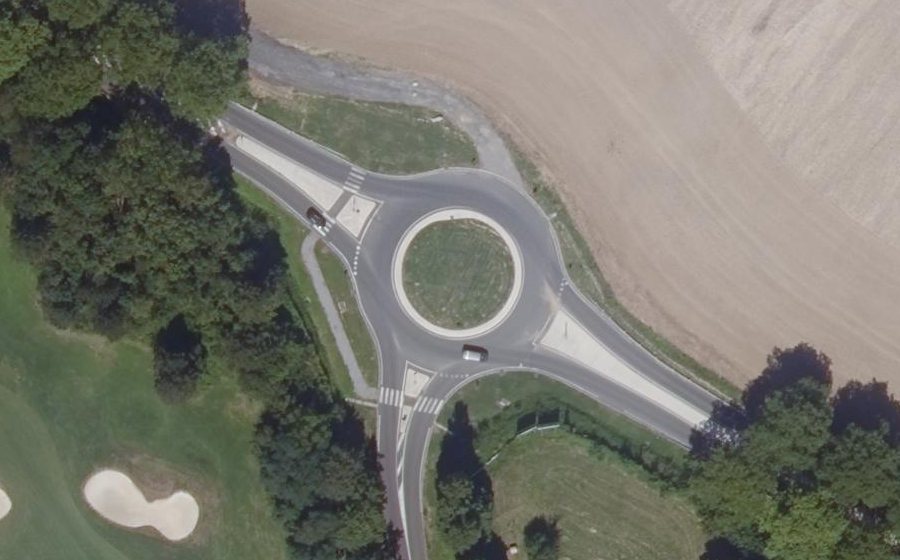 Vue aérienne du Rond-point anonyme n°1104858956