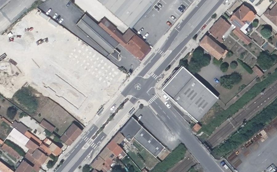 Vue aérienne du Rond-point anonyme n°1105069039