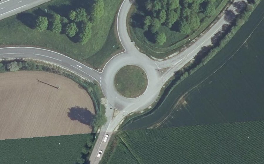 Vue aérienne du Rond-point anonyme n°110540214