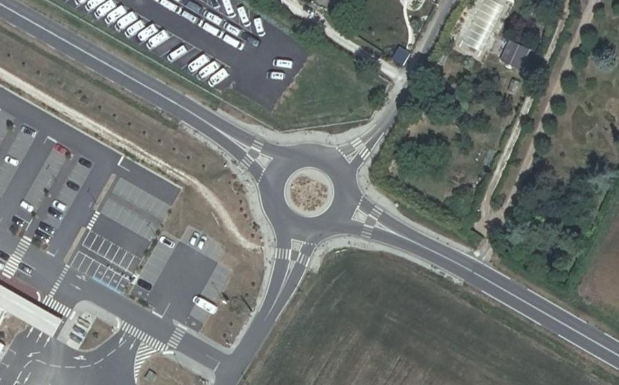 Vue aérienne du Rond-point anonyme n°1105611679