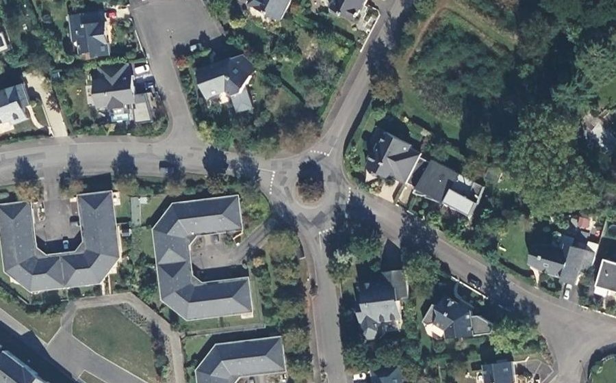 Vue aérienne du Rond-point anonyme n°110565048
