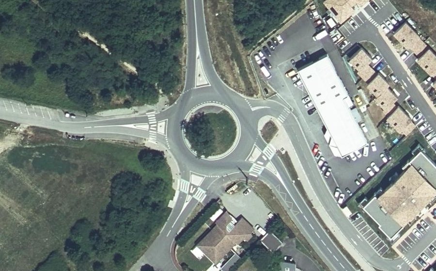 Vue aérienne du Rond-point anonyme n°1105737784