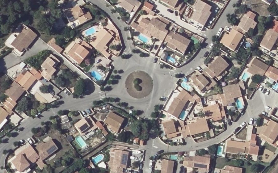 Vue aérienne du Rond-point anonyme n°110602487