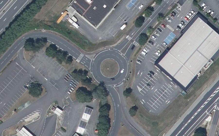 Vue aérienne du Rond-point anonyme n°1106031581