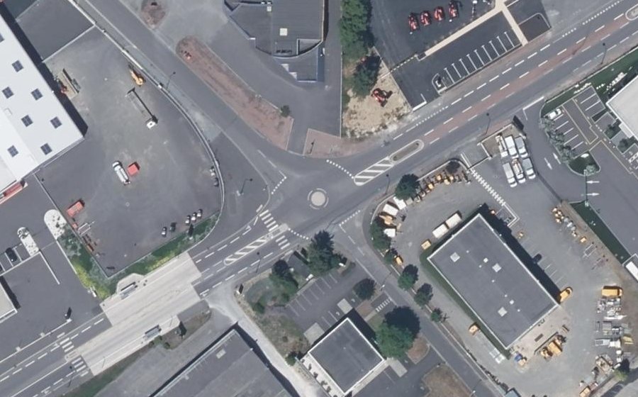 Vue aérienne du Rond-point anonyme n°1106366590