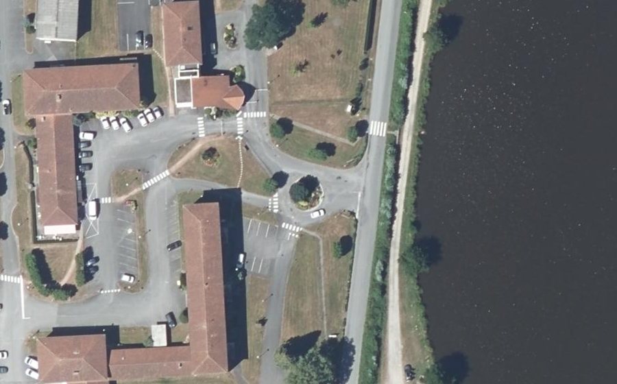 Vue aérienne du Rond-point anonyme n°1106529394