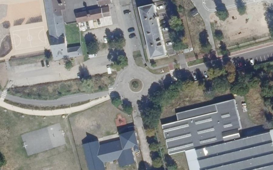 Vue aérienne du Rond-point anonyme n°1106659672