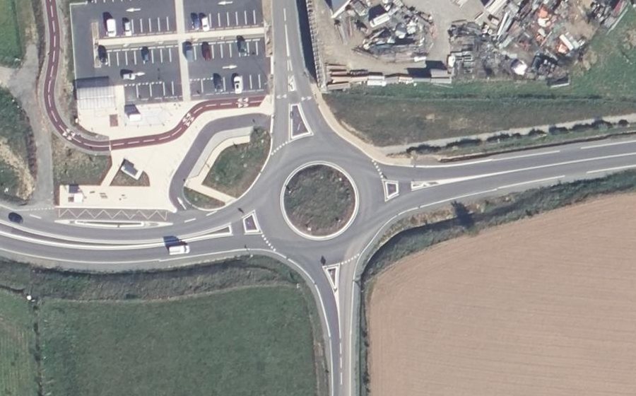 Vue aérienne du Rond-point anonyme n°1106836202