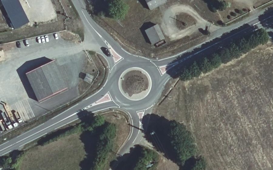 Vue aérienne du Rond-point anonyme n°1107768632