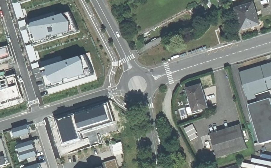 Vue aérienne du Rond-point anonyme n°1107805696
