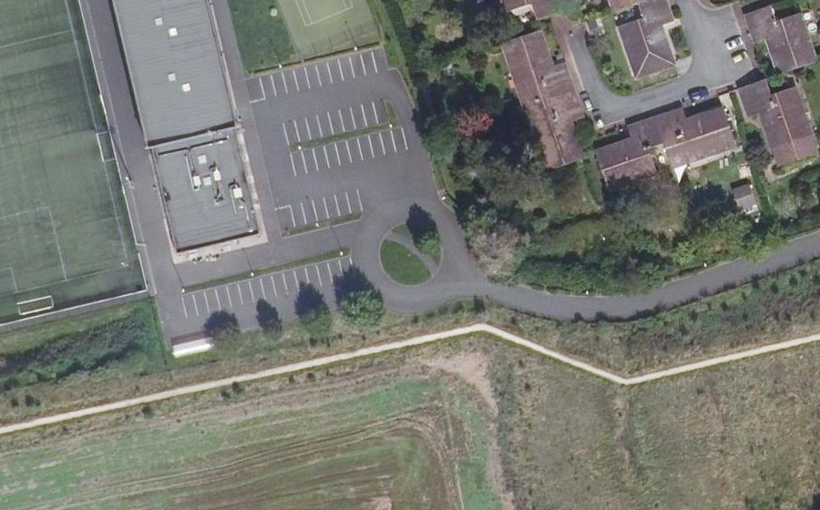 Vue aérienne du Rond-point anonyme n°1107942370