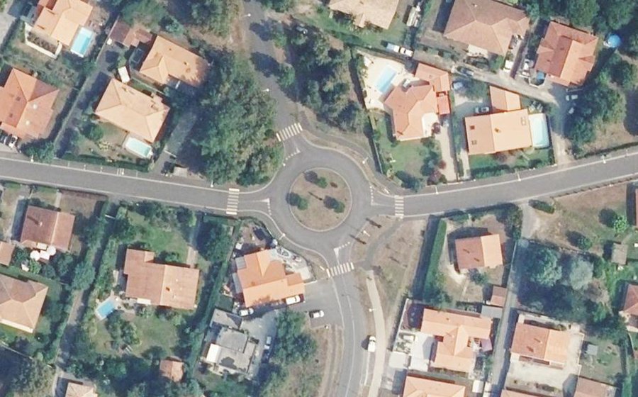 Vue aérienne du Rond-point anonyme n°1108007793